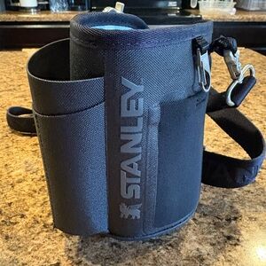 Stanley 40 oz Quencher Carrying sleeve and Hydrojug 40 oz carrying sleeve